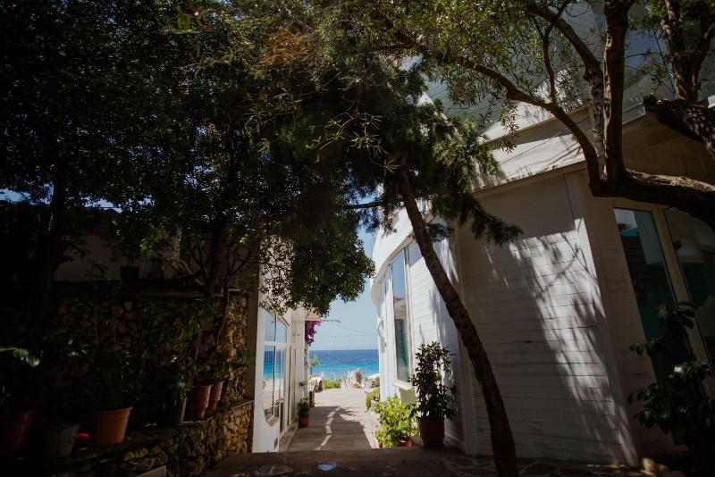 Drymades Inn Resort image