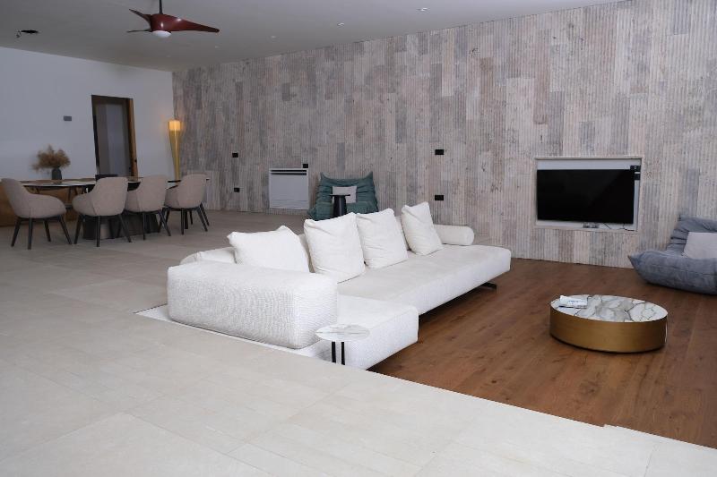 Drymades Inn Resort image