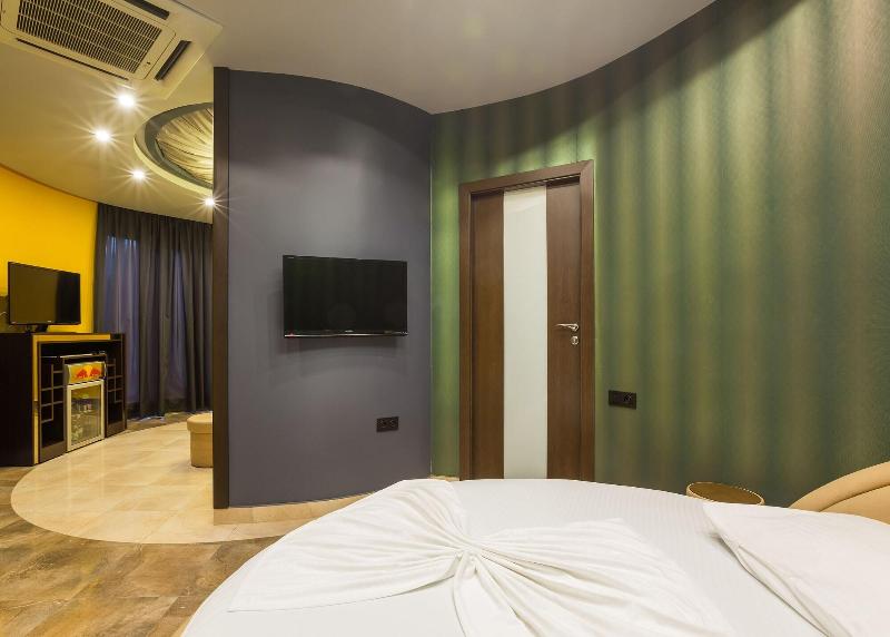 Green Palace Hotel image