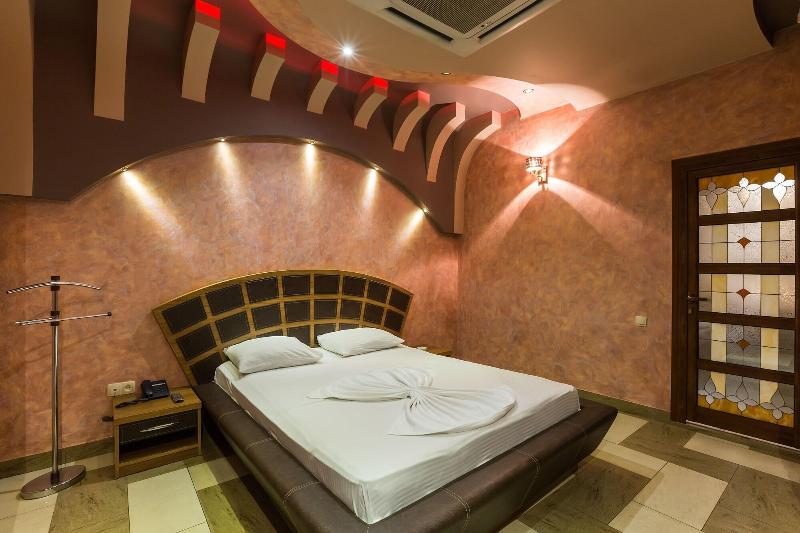 Green Palace Hotel image