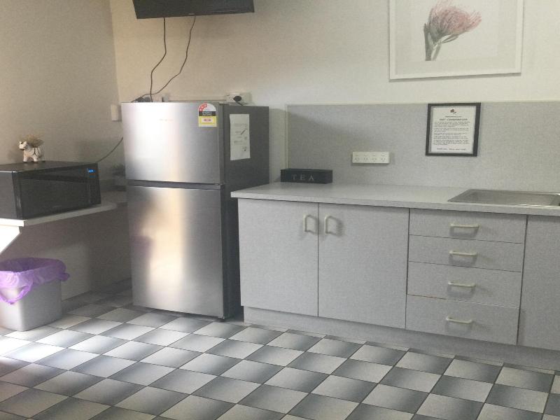 Ayrline Motel