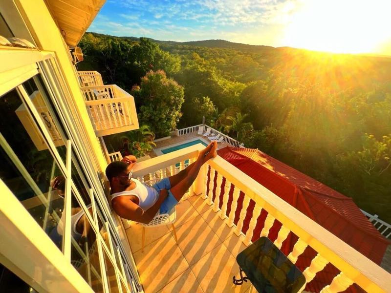 Retreat Guesthouse Luxury Suites image