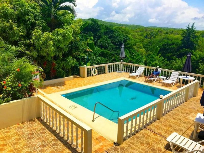 Retreat Guesthouse Luxury Suites image