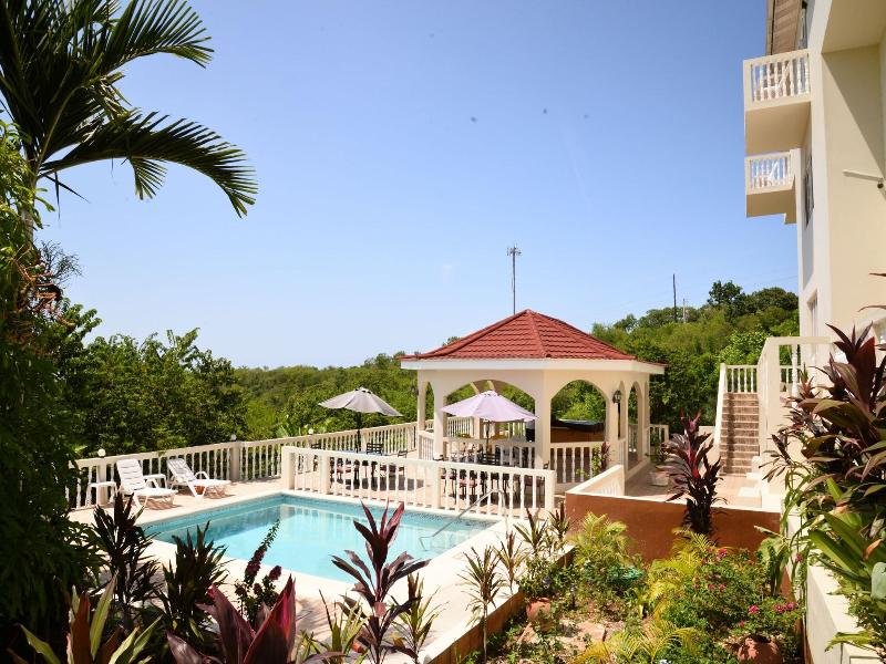 Retreat Guesthouse Luxury Suites image