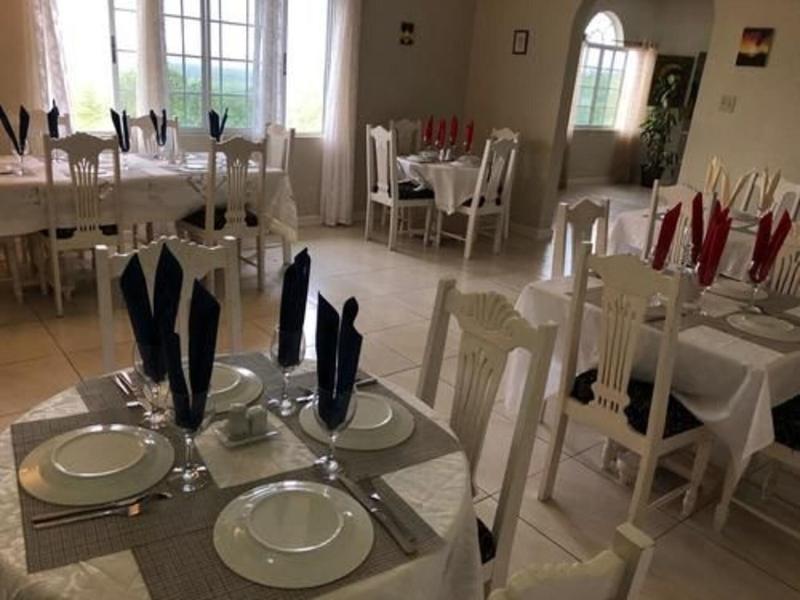 Retreat Guesthouse Luxury Suites image