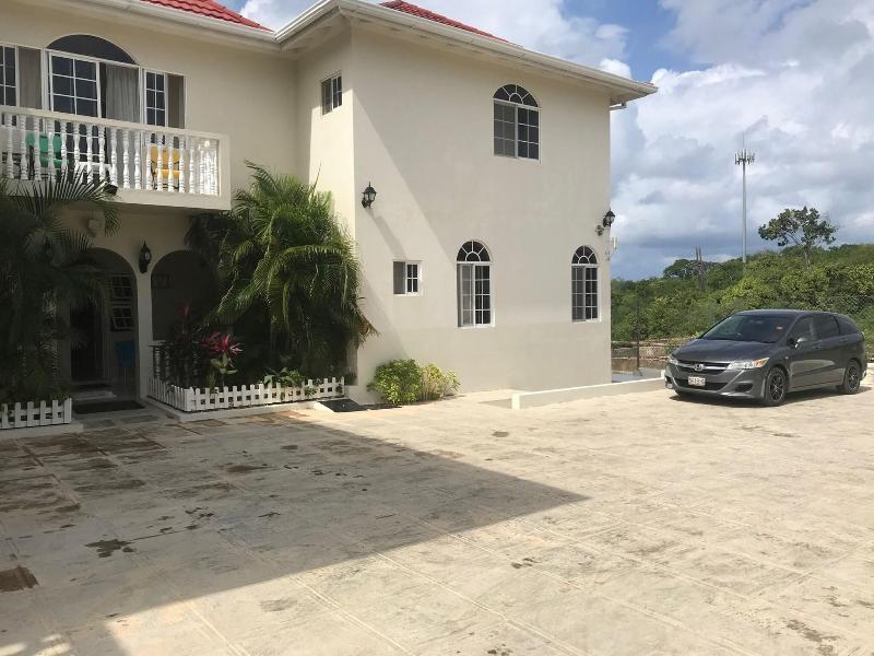Retreat Guesthouse Luxury Suites image
