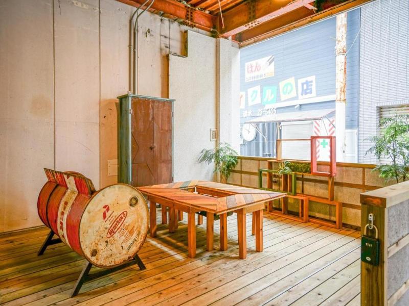fan ABURATSU Sports Bar & Hostel image