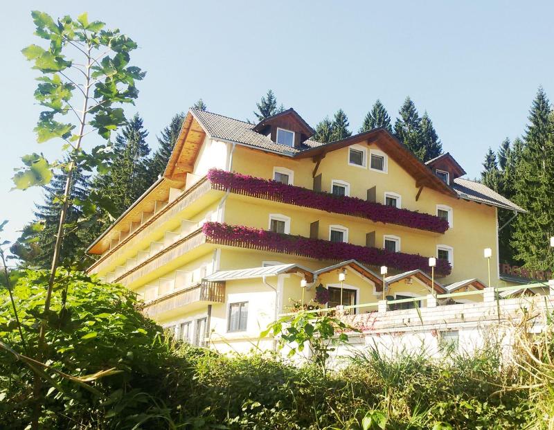 Boutique-Hotel LiebesNesterl Bergwirt image