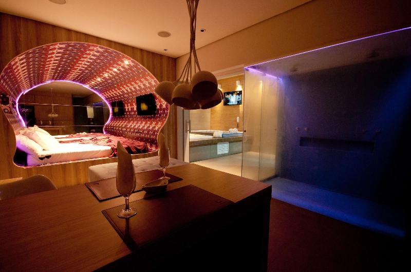 Lush Motel image