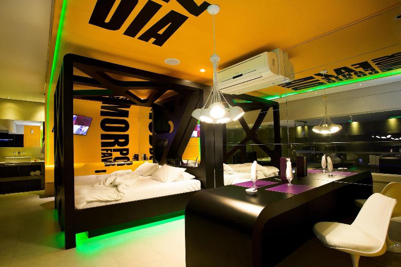 Lush Motel image