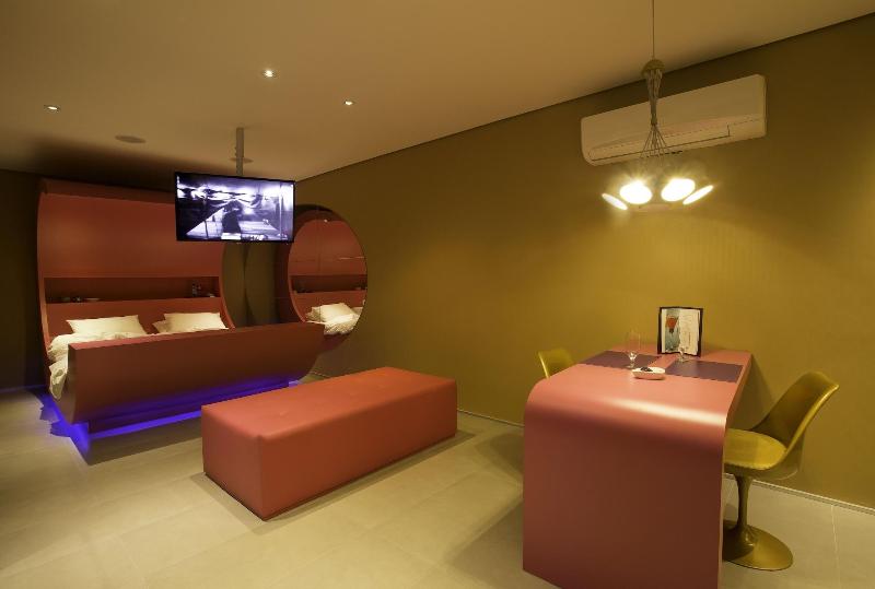 Lush Motel image