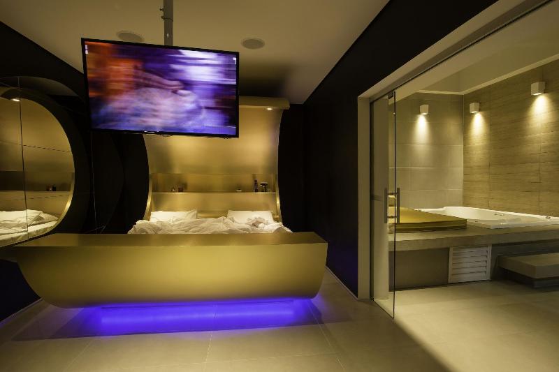 Lush Motel image