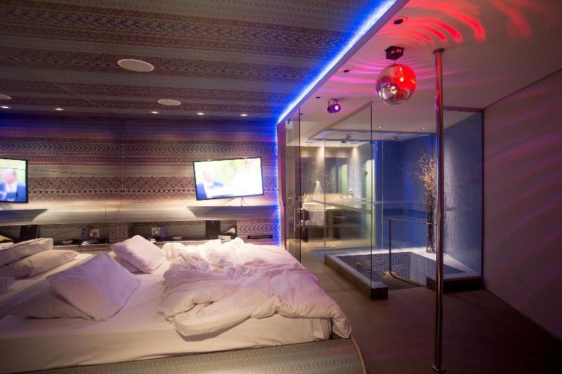 Lush Motel image