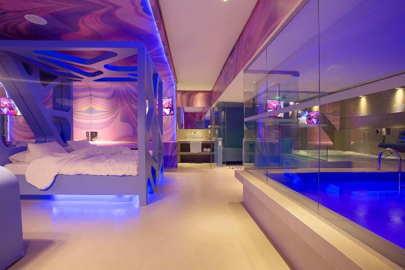 Lush Motel image
