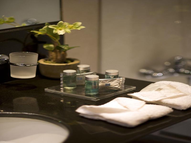 Parktower Suites image