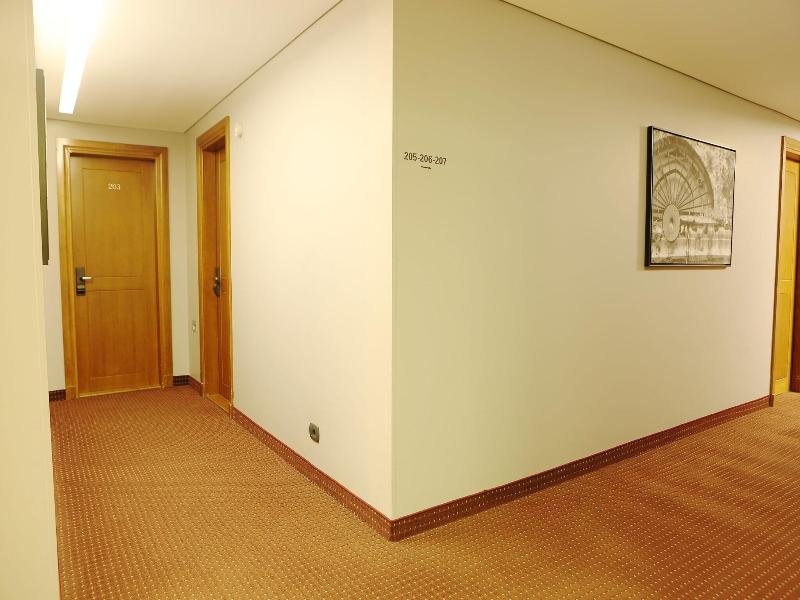 Parktower Suites image