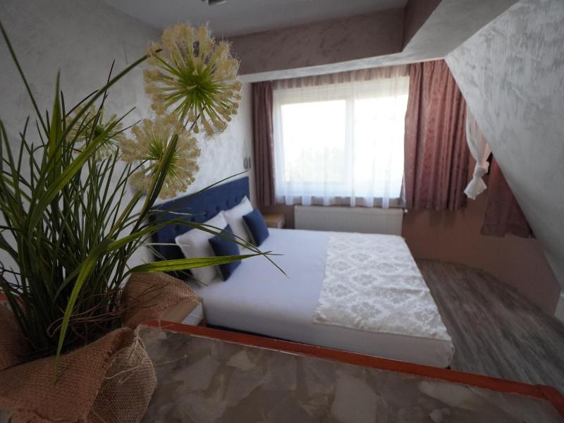 Hotel Jeweller image