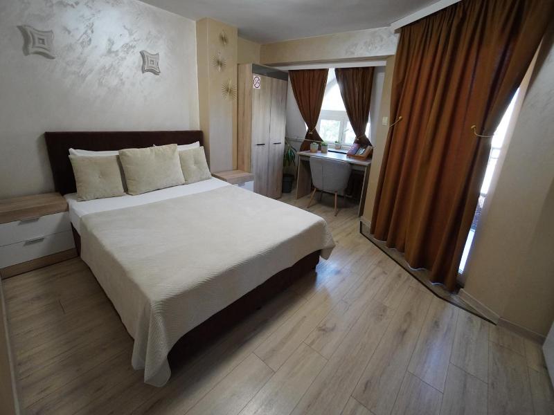 Hotel Jeweller image