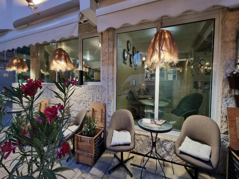 Hotel Jeweller image
