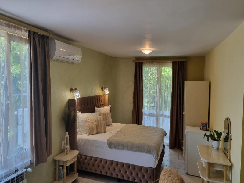 Hotel Jeweller image