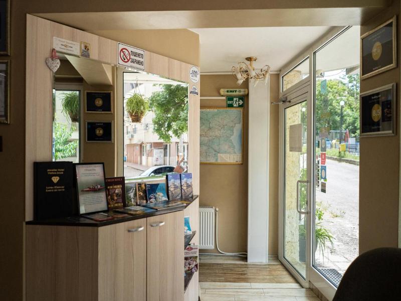 Hotel Jeweller image