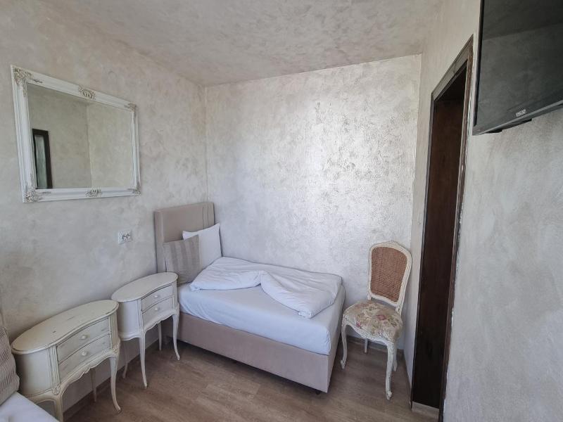 Hotel Jeweller image