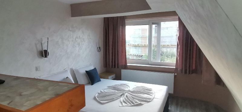 Hotel Jeweller image