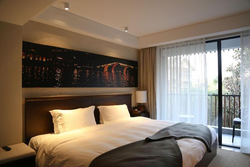 Seclusive Life in Jiangnan •Canal Yard image