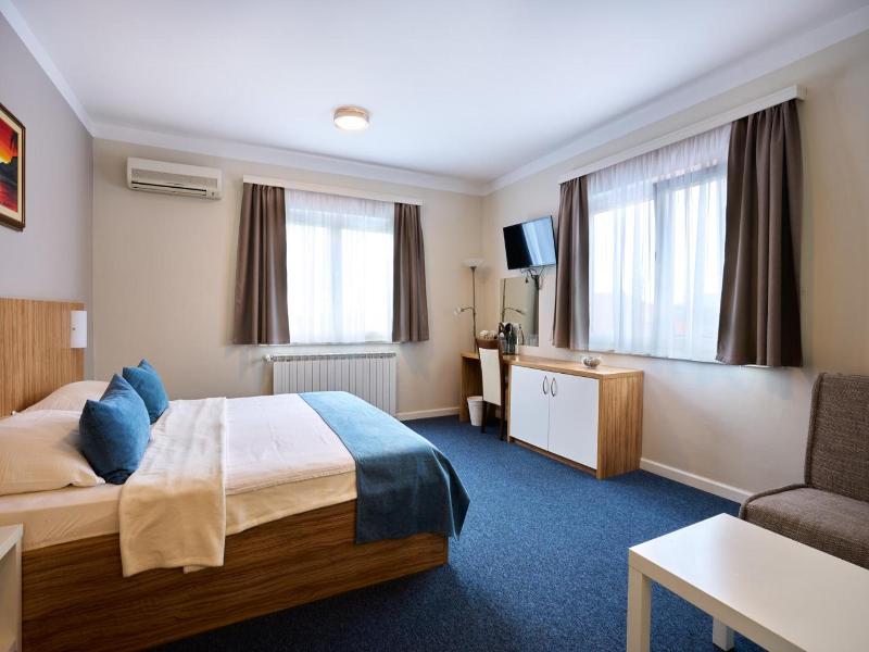 Hotel Phoenix image