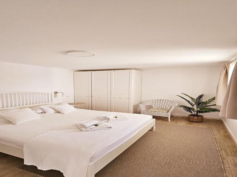 Guesthouse Augusta Insula