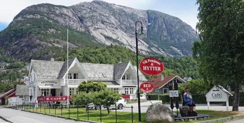 Vik Pensjonat Og Hytter