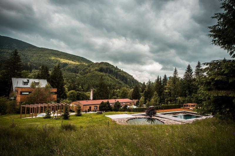 Hotel & Garden U Holubů image