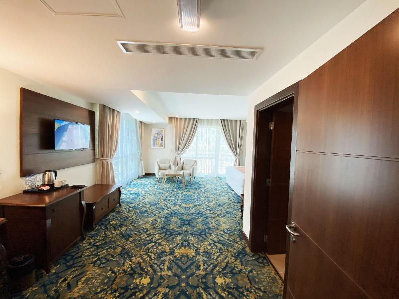 Surgrand Hotel image