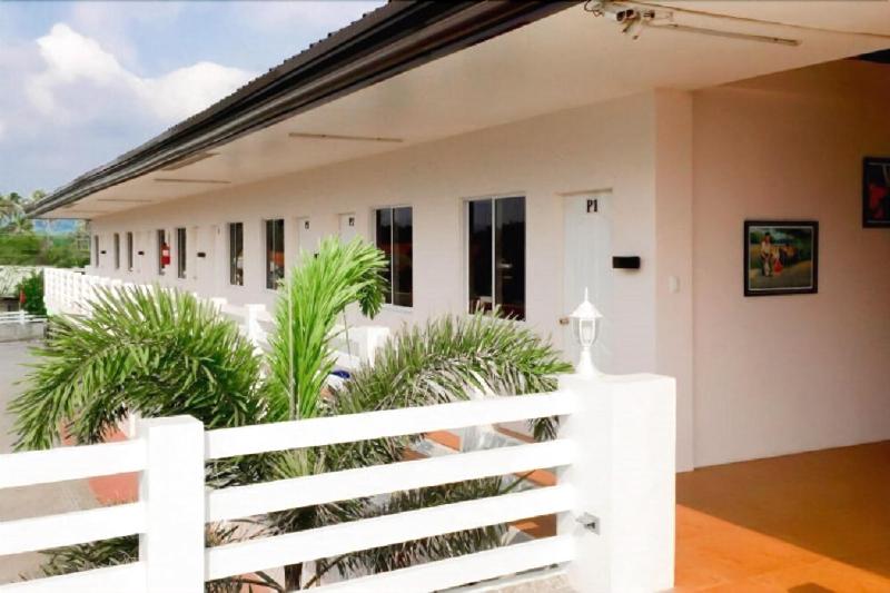 Brizo Hotel And Beach Resort image