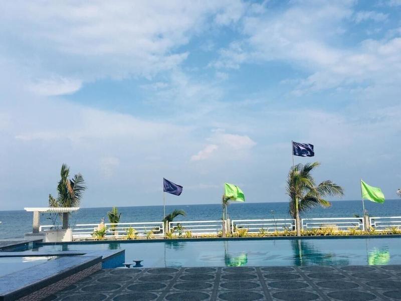 EM Royalle Hotel & Beach Resort image