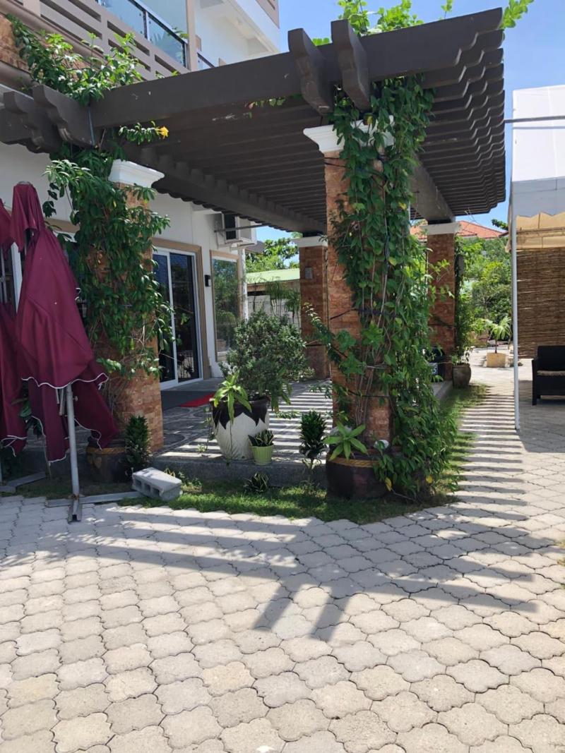 EM Royalle Hotel & Beach Resort image