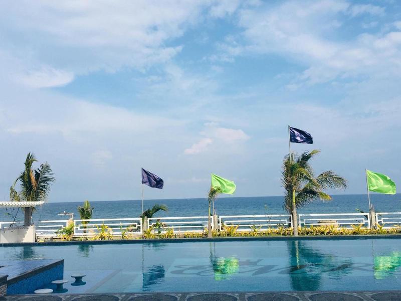 EM Royalle Hotel & Beach Resort image