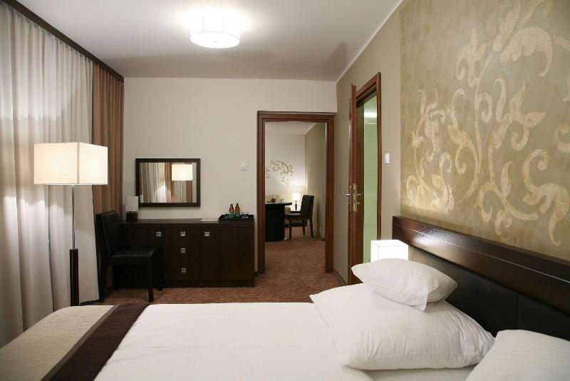 Hotel Tarnovia image