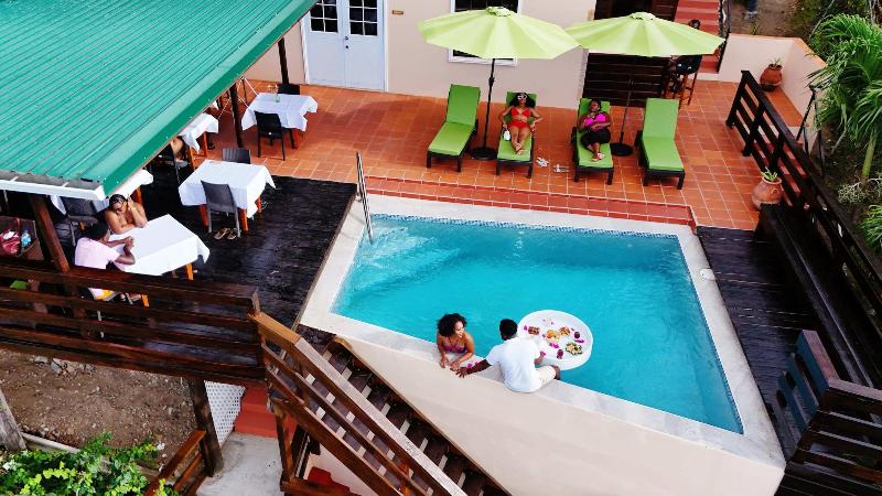 Spice Bay Suites image