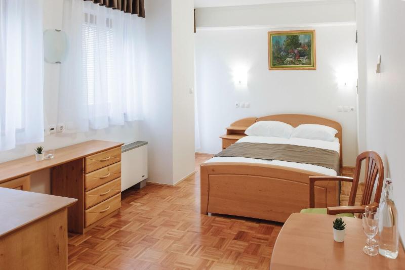 Hotel Reaktiv image