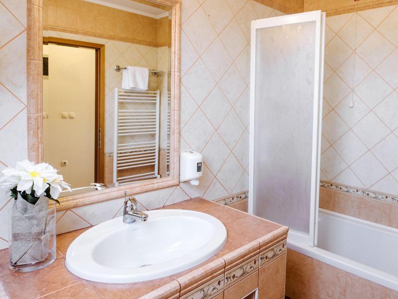 Hotel Reaktiv image