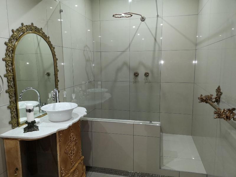 Excalibur Boutique Hotel image