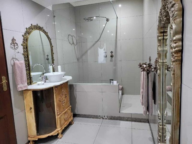 Excalibur Boutique Hotel image