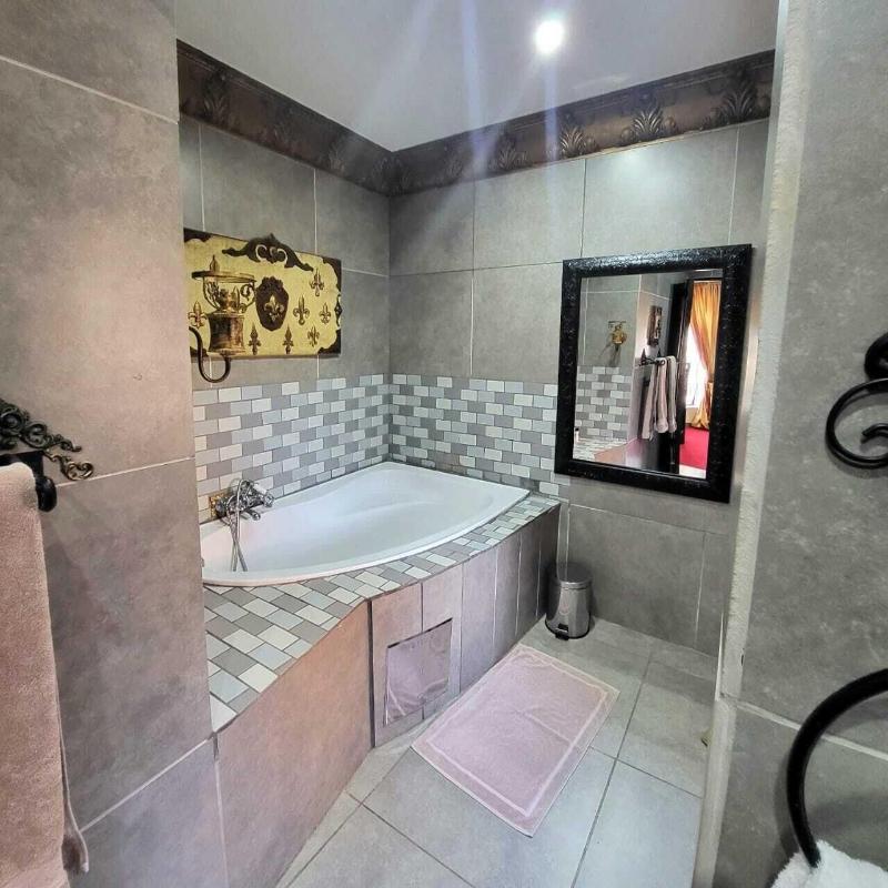 Excalibur Boutique Hotel image
