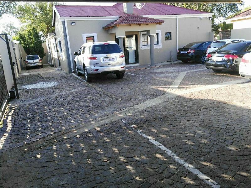 Zurich Garden Lodge image