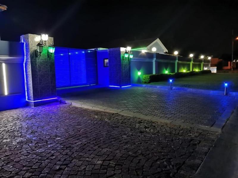 Zurich Garden Lodge image