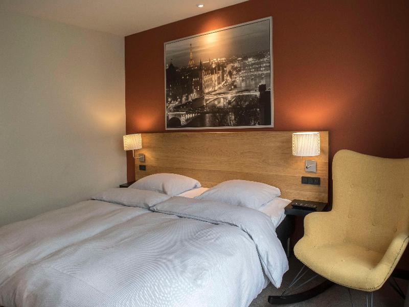 Hotel 6400 image