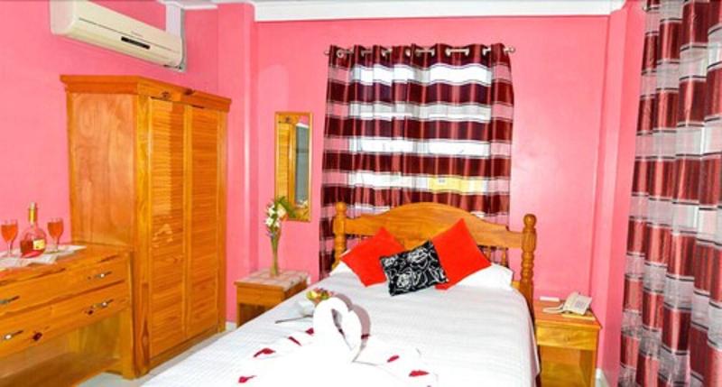 La Flamboyant Hotel image