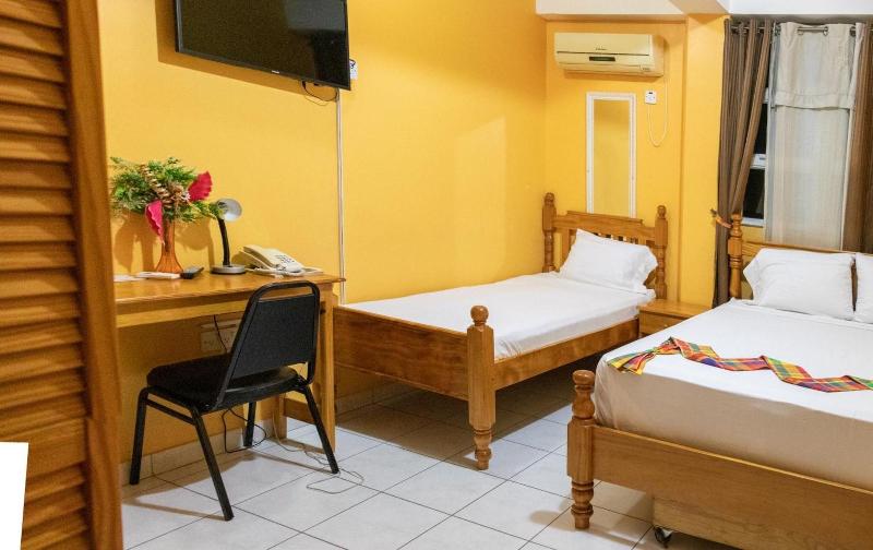 La Flamboyant Hotel image