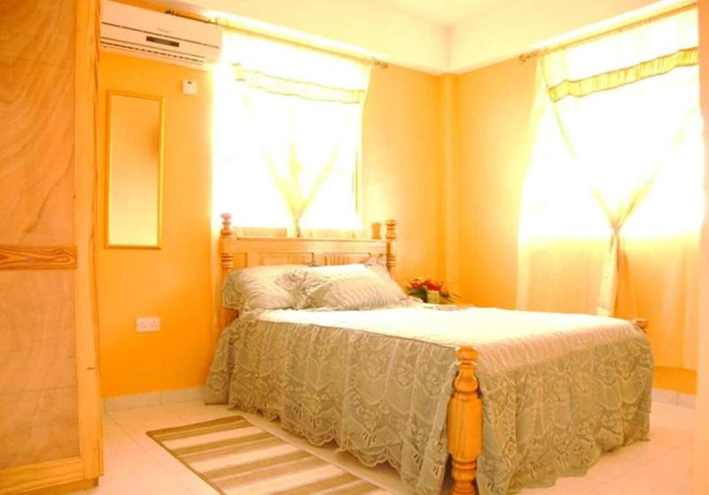 La Flamboyant Hotel image